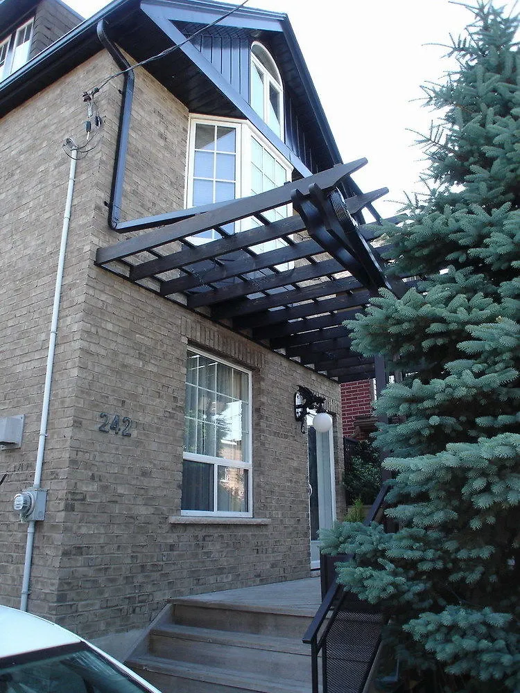 Stonehouse On Sterling Guesthouse Toronto