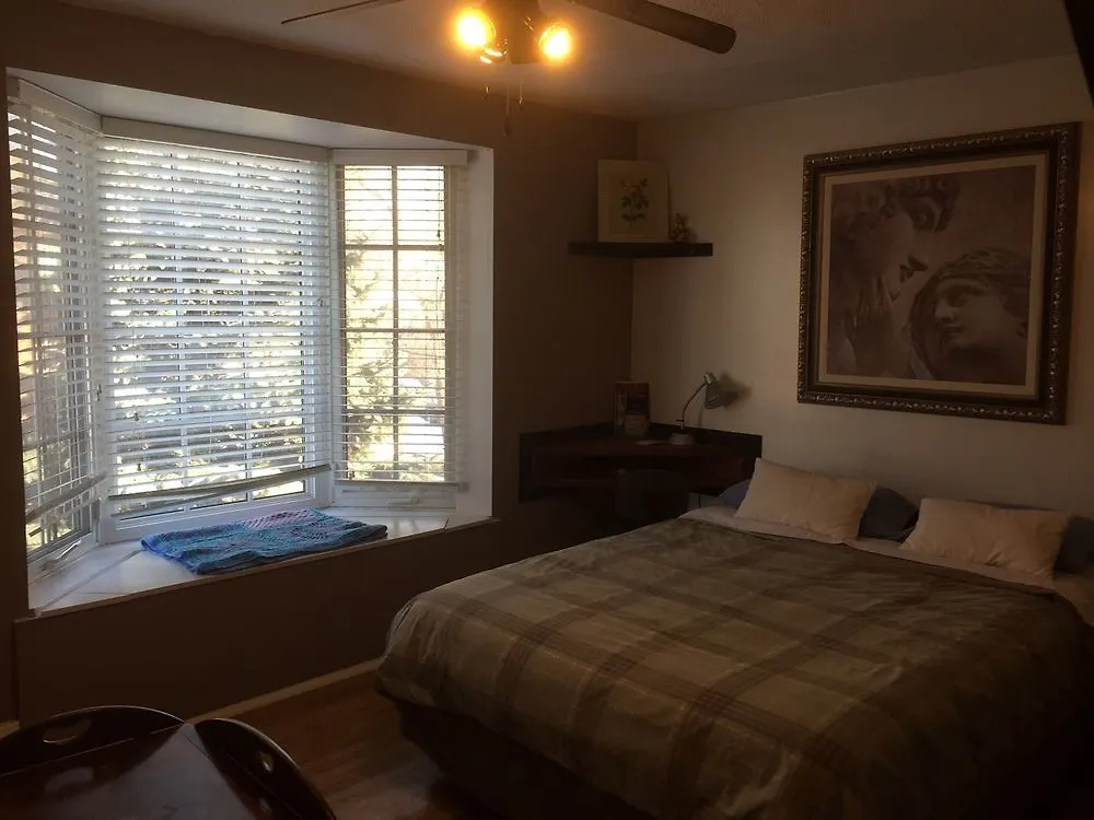 Hotel Stonehouse On Sterling Guesthouse Toronto