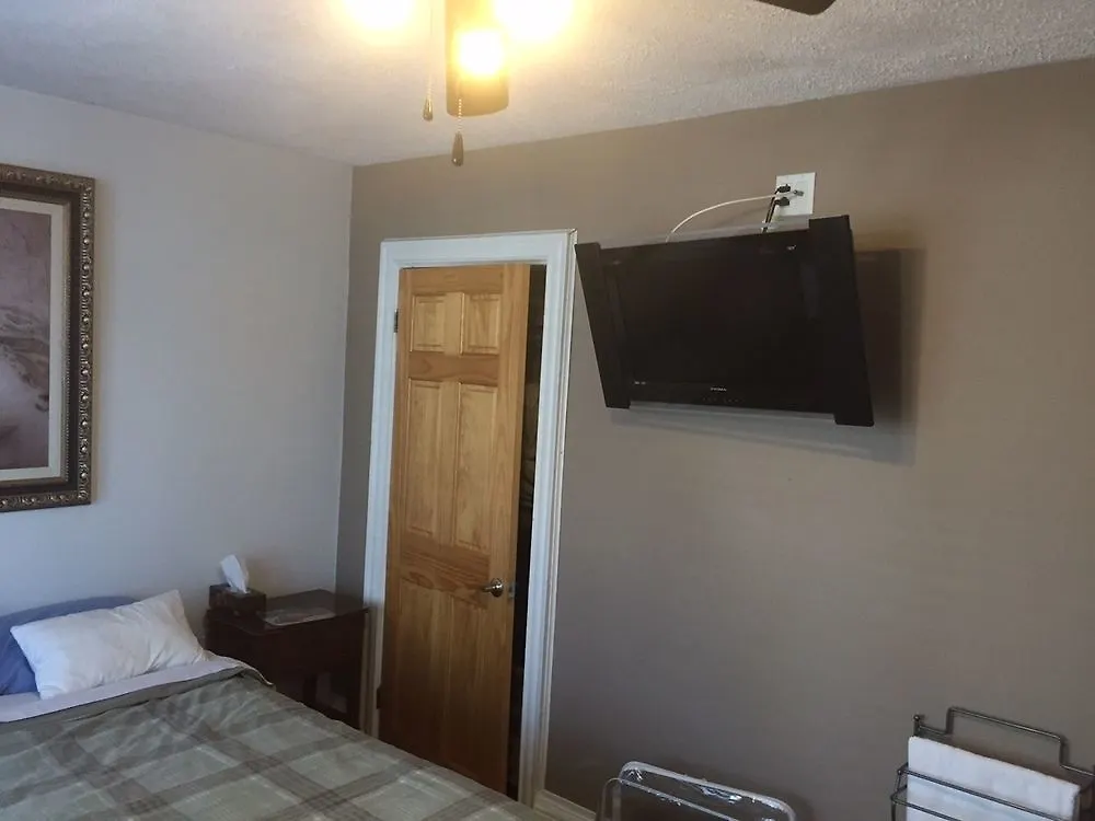 Stonehouse On Sterling Guesthouse Toronto Hotel