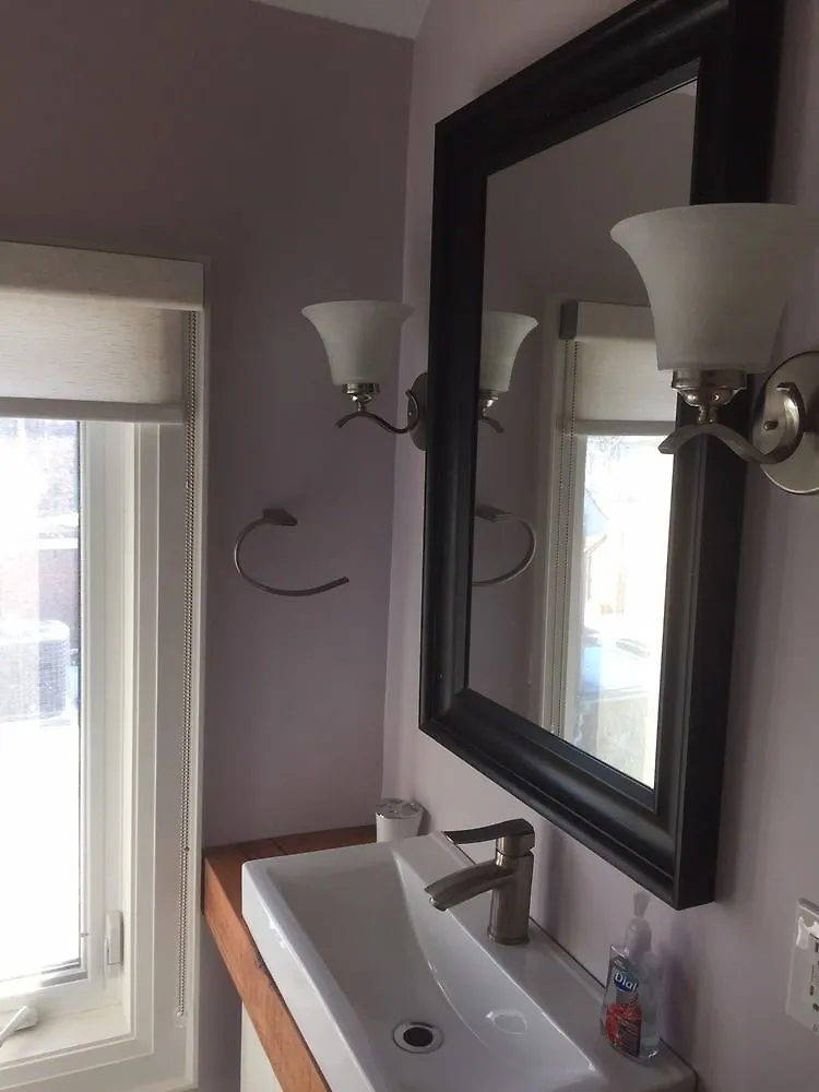 Hotel Stonehouse On Sterling Guesthouse Toronto