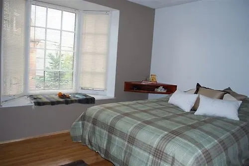 Hotel Stonehouse On Sterling Guesthouse Toronto