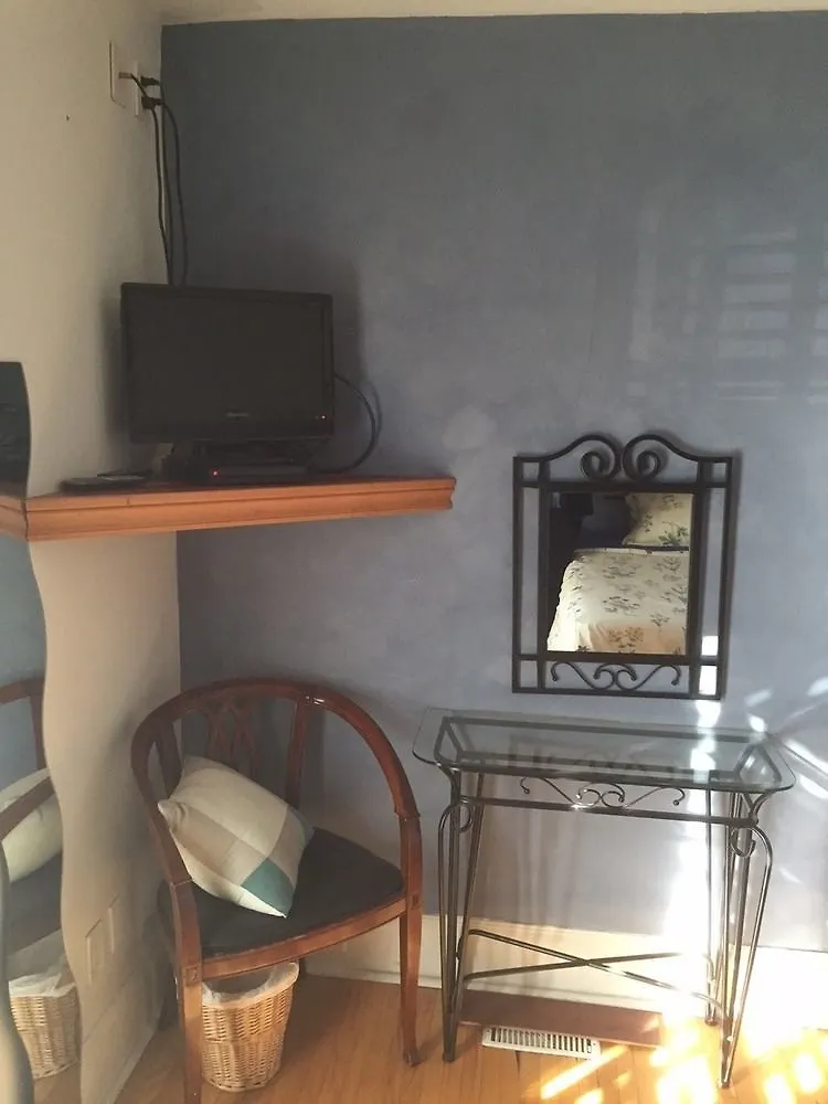 Hotel Stonehouse On Sterling Guesthouse Toronto Canada