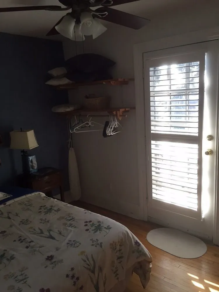Hotel Stonehouse On Sterling Guesthouse Toronto Canada