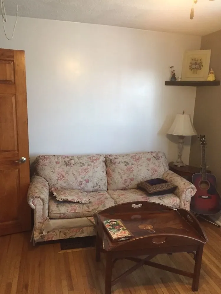 Stonehouse On Sterling Guesthouse Toronto Canada