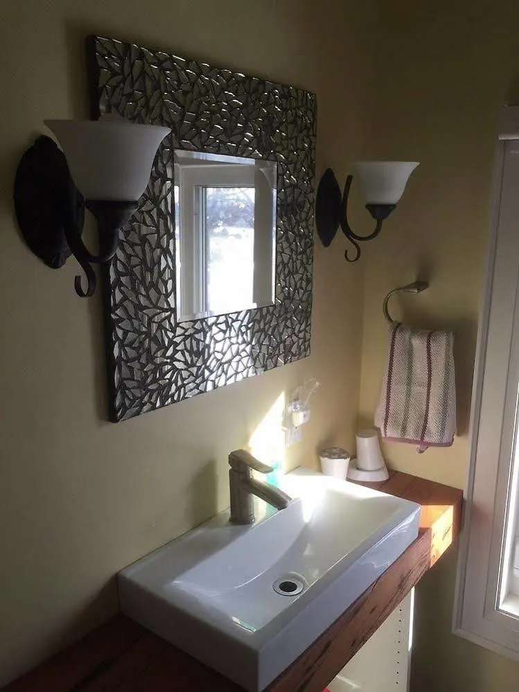 Stonehouse On Sterling Guesthouse Toronto Canada