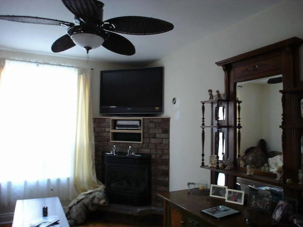 Stonehouse On Sterling Guesthouse Toronto